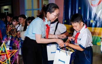 Vinamilk thắp sáng mùa trăng, gửi trọn yêu thương đến trẻ em Việt