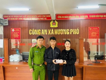 Nhặt được điện thoại, học sinh ở Hà Tĩnh tìm người trả lại