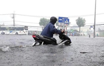 Dự báo thời tiết 1/11: Miền Trung mưa lớn, không khí lạnh liên tục tăng cường