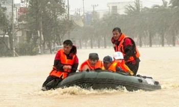 Tin mưa lớn trên 250mm ở miền Trung và dự báo thời tiết 10 ngày tới