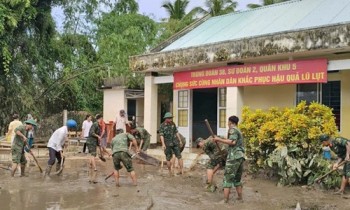 Thủ tướng yêu cầu xây nhà mới, tái định cư cho dân vùng lũ trước 31/1/2026