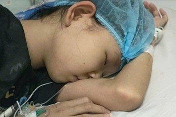 Cô bé lớp 6 và trang vở ước mơ nhuốm màu ung thư