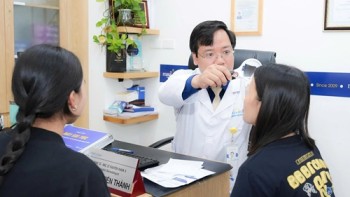 Thiếu nữ cầu cứu bác sĩ vì món quà 20/10 của bạn trai