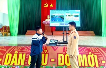 Hà Tĩnh: Nâng cao kiến thức an toàn giao thông cho học sinh từ những bài học ngoại khóa