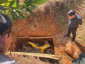 Truy tìm nghi phạm cướp ngân hàng ở Gia Lai: Phát hiện xe máy bị chôn gần khu công nghiệp