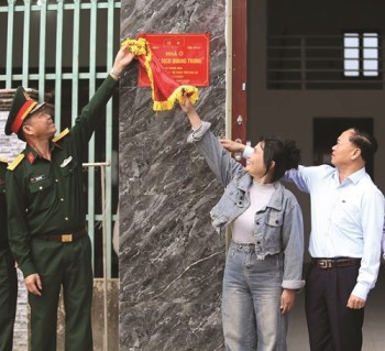 Ấm áp bên những ngôi nhà mới