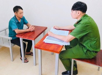 Phá tủ trộm tiền của bố bạn thân sau khi được mời ăn nhậu