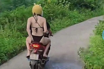 Tin mới vụ khách Tây mặc bikini trên đường Hà Giang