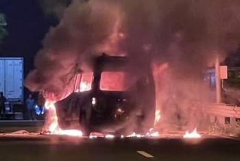 Điều tra vụ xe cứu thương tông đuôi xe đầu kéo trên cao tốc khiến 3 người tử vong