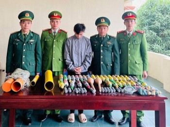 Phát hiện thanh niên tự chế 50 quả pháo nổ