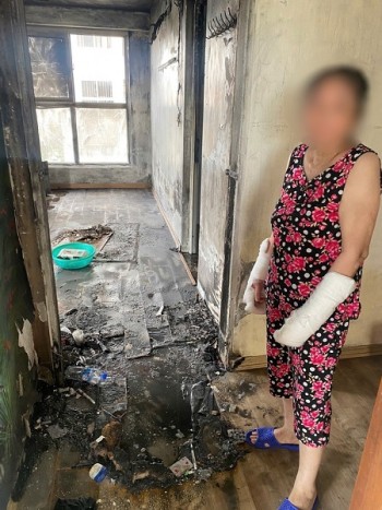 Mâu thuẫn với con dâu, mẹ chồng tẩm xăng đốt căn hộ, hai cháu nội bị bỏng