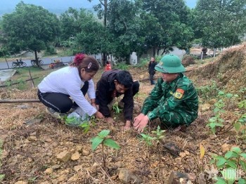 Cán bộ Biên phòng “gieo” ước mơ giúp đồng bào Chứt làm giàu