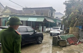 Đỗ xe chặn lối đi còn thách thức 'đỗ đến mai': Ảo tưởng giàu có đứng trên luật pháp