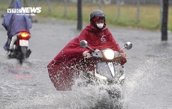 Dự báo thời tiết ngày 5/3: Miền Bắc trưa chiều hửng nắng, miền Nam mưa trái mùa