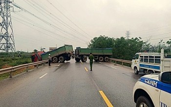 2 phụ nữ tử vong sau cú va chạm giữa xe đầu kéo và xe máy