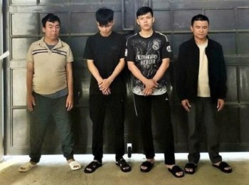 Nghi ngờ đối thủ gian lận khi chơi ‘ba cây’, con bạc rủ nhau cướp lại tiền