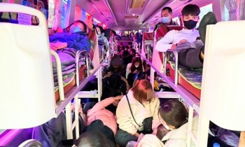 Nhồi 60 khách trên xe 19 chỗ, nhà xe và tài xế bị phạt hơn 220 triệu đồng