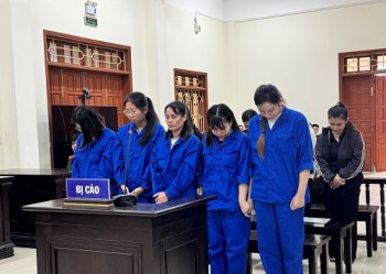 10 nữ bị cáo trong đường dây mang thai hộ xuyên quốc gia lĩnh án