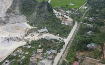 Vụ nổ mìn khiến nhiều nhà dân bị thủng mái: Tạm dừng khai thác mỏ đá