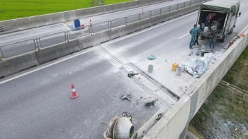 Cao tốc Bắc Nam qua Hà Tĩnh bị hỏng khe co giãn