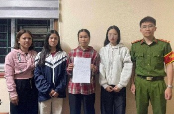 Nhặt được dây vàng trị giá gần 80 triệu đồng, 2 nữ sinh tìm người trả lại