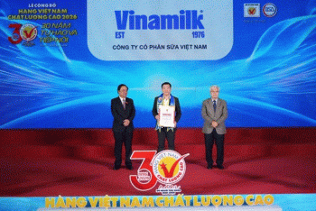 Vinamilk 30 năm liên tiếp được vinh danh Hàng Việt Nam Chất Lượng Cao
