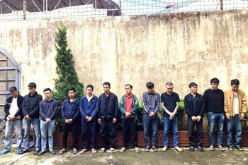 “Xóc đĩa” tại chuồng lợn, 17 đối tượng bị khởi tố