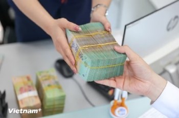 Ngân hàng đồng loạt giảm lãi suất huy động và cho vay, hỗ trợ sản xuất kinh doanh