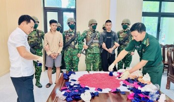 Bắt giữ đối tượng vận chuyển 24.000 viên hồng phiến ở Hà Tĩnh