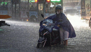 Dự báo thời tiết ngày 17/4: Miền Bắc chuyển mưa dông, cục bộ mưa rất to