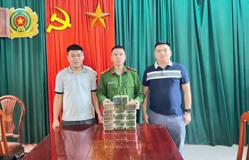 Thấy số dư nhận hơn 2 tỉ đồng từ tài khoản lạ, nam thanh niên vội báo công an