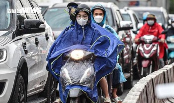 Dự báo thời tiết ngày 25/4: Miền Bắc dịu mát, miền Trung mưa lớn