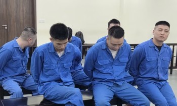 Muốn có việc làm, thiếu nữ bị nhóm "buôn người" mua đi bán lại như món hàng