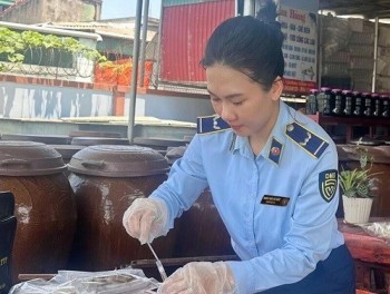 Hà Tĩnh lấy mẫu kiểm tra thực phẩm tại các cơ sở chế biến, kinh doanh