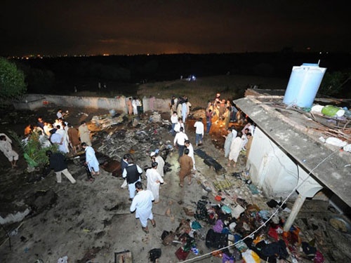 Máy bay rơi ở Pakistan, 122 người thiệt mạng