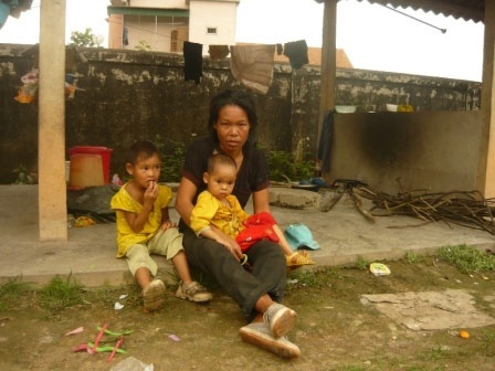 Nghệ An: Ba mẹ con bị người thân đuổi ra khỏi nhà