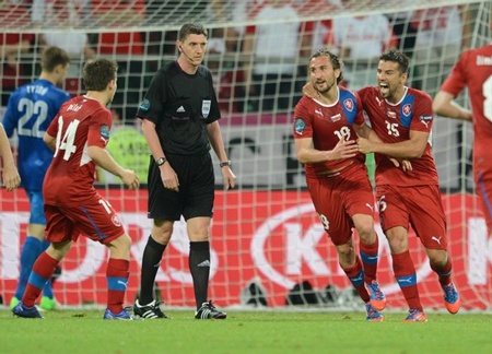 Đánh bại Ba Lan, CH Séc đứng đầu bảng A