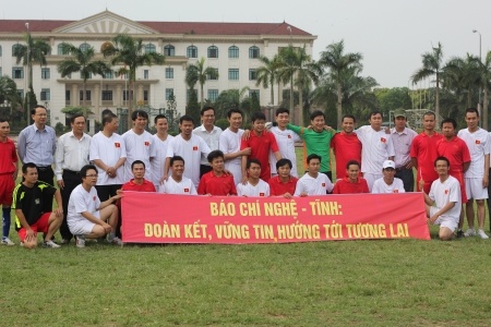 Toàn cảnh trận cầu giàu cảm xúc giữa FC Báo TT Hà Tĩnh và FC Liên quân Báo chí Nghệ An