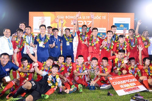 Mất người, U19 Việt Nam vẫn vô địch