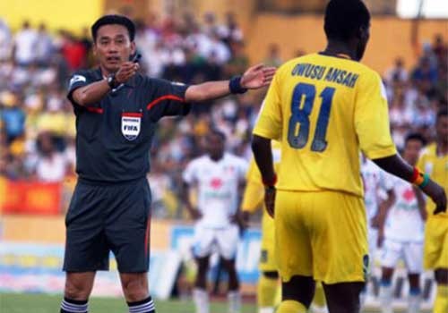 Bóng đá Việt Nam: Gian nan “trừ sâu”