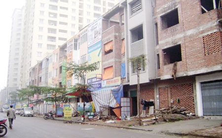 Đại gia địa ốc: "Còn mỗi nhà tôi, mua không?"