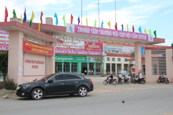 Hà Tĩnh: Kỷ niệm 2 năm đưa vào hoạt động Trung tâm TM chợ Hội