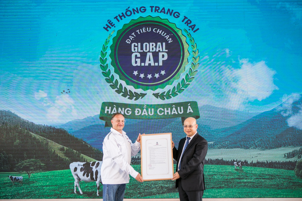 Vinamilk là công ty sở hữu “Hệ thống trang trại bò sữa đạt tiêu chuẩn Global G.A.P. lớn nhất Châu Á” do Tổ chức Bureau Veritas Certification chứng nhận 