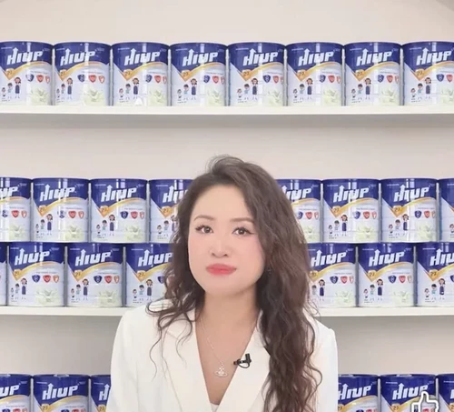 Động thái của nhóm nghệ sĩ sau khi bị 'réo tên' vì quảng cáo sữa