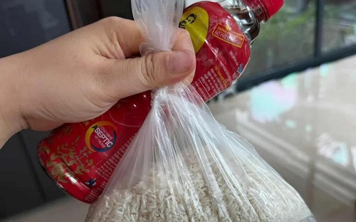 Vụ chia quà cứu trợ 5 lạng gạo và nửa chai nước ngọt: Đề nghị họp rút kinh nghiệm